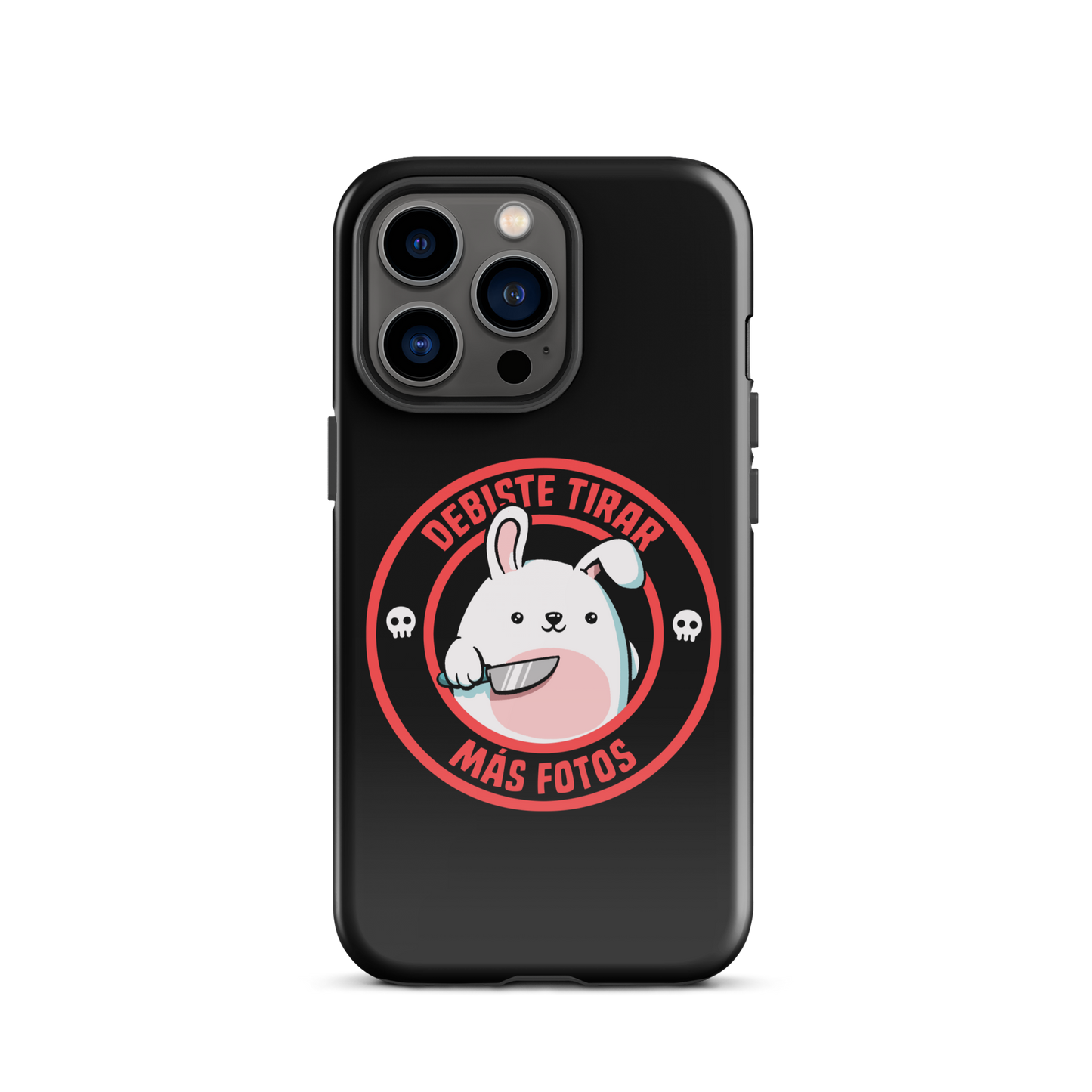 A cute white cartoon bunny with a pink belly stands holding a large kitchen knife in one paw. Surrounding the bunny is a red circular border with the words 'DEBISTE TIRAR MÁS FOTOS'. Small skull icons are on either side of the circle. The overall tone is a mix of adorable and ironic humor.
