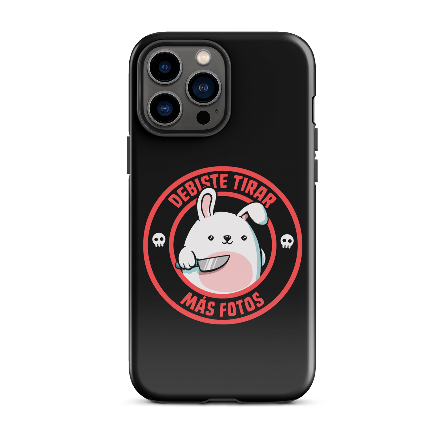A cute white cartoon bunny with a pink belly stands holding a large kitchen knife in one paw. Surrounding the bunny is a red circular border with the words 'DEBISTE TIRAR MÁS FOTOS'. Small skull icons are on either side of the circle. The overall tone is a mix of adorable and ironic humor.