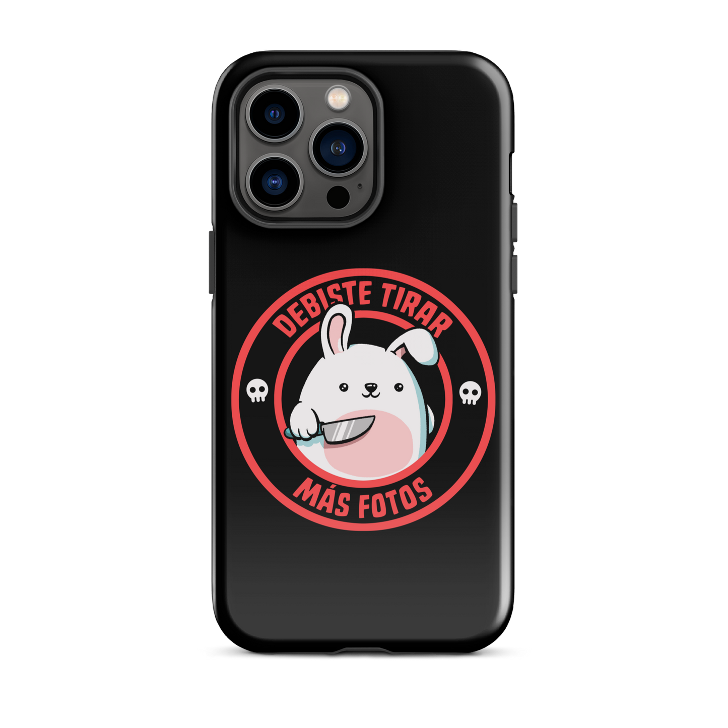 A cute white cartoon bunny with a pink belly stands holding a large kitchen knife in one paw. Surrounding the bunny is a red circular border with the words 'DEBISTE TIRAR MÁS FOTOS'. Small skull icons are on either side of the circle. The overall tone is a mix of adorable and ironic humor.