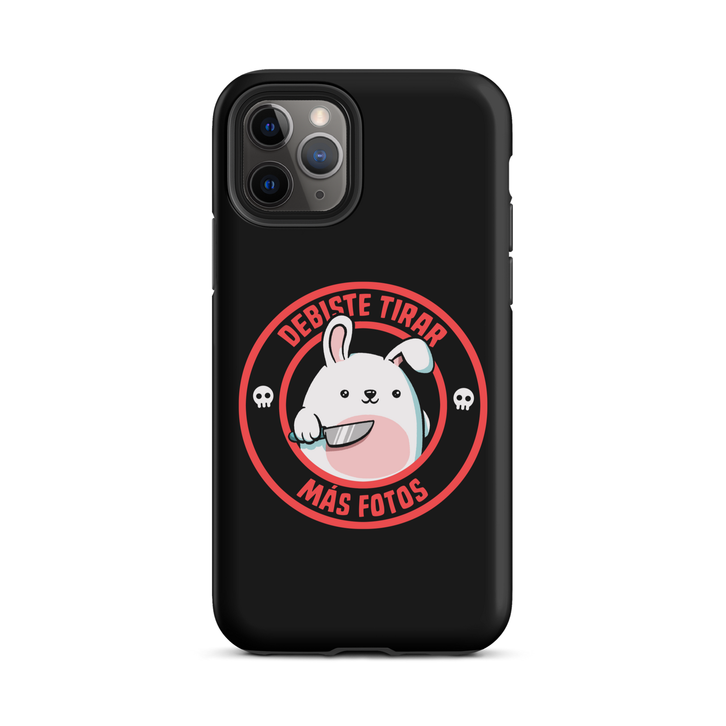 A cute white cartoon bunny with a pink belly stands holding a large kitchen knife in one paw. Surrounding the bunny is a red circular border with the words 'DEBISTE TIRAR MÁS FOTOS'. Small skull icons are on either side of the circle. The overall tone is a mix of adorable and ironic humor.