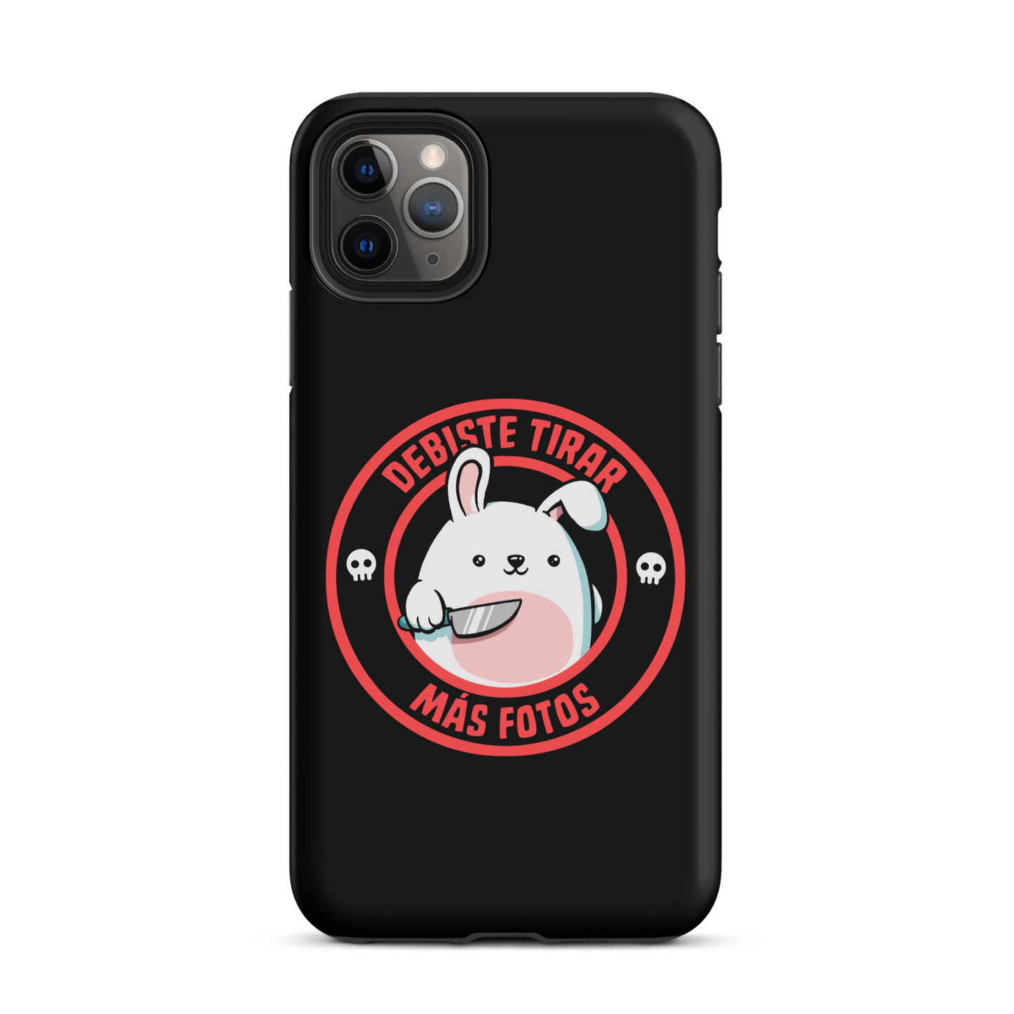 A cute white cartoon bunny with a pink belly stands holding a large kitchen knife in one paw. Surrounding the bunny is a red circular border with the words 'DEBISTE TIRAR MÁS FOTOS'. Small skull icons are on either side of the circle. The overall tone is a mix of adorable and ironic humor.