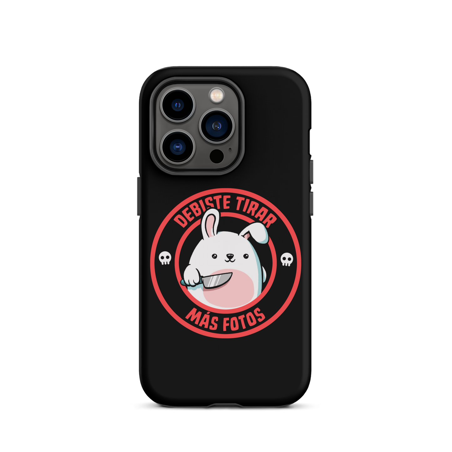 A cute white cartoon bunny with a pink belly stands holding a large kitchen knife in one paw. Surrounding the bunny is a red circular border with the words 'DEBISTE TIRAR MÁS FOTOS'. Small skull icons are on either side of the circle. The overall tone is a mix of adorable and ironic humor.