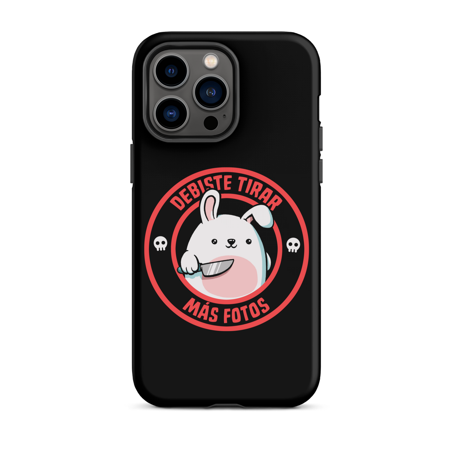 A cute white cartoon bunny with a pink belly stands holding a large kitchen knife in one paw. Surrounding the bunny is a red circular border with the words 'DEBISTE TIRAR MÁS FOTOS'. Small skull icons are on either side of the circle. The overall tone is a mix of adorable and ironic humor.