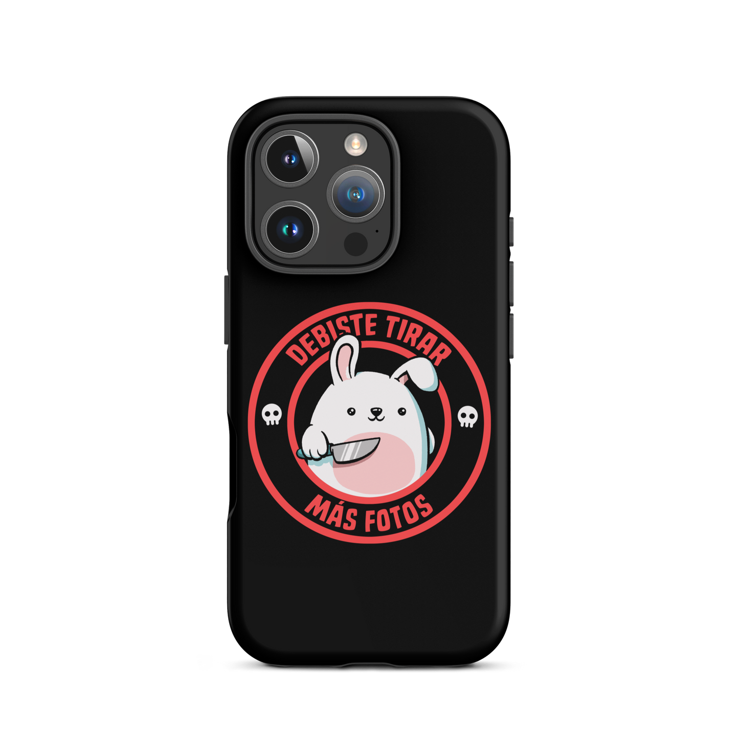A cute white cartoon bunny with a pink belly stands holding a large kitchen knife in one paw. Surrounding the bunny is a red circular border with the words 'DEBISTE TIRAR MÁS FOTOS'. Small skull icons are on either side of the circle. The overall tone is a mix of adorable and ironic humor.