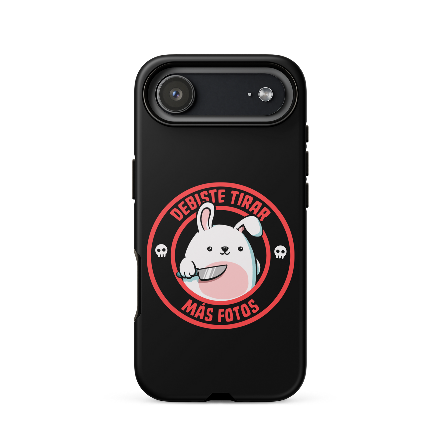 A cute white cartoon bunny with a pink belly stands holding a large kitchen knife in one paw. Surrounding the bunny is a red circular border with the words 'DEBISTE TIRAR MÁS FOTOS'. Small skull icons are on either side of the circle. The overall tone is a mix of adorable and ironic humor.