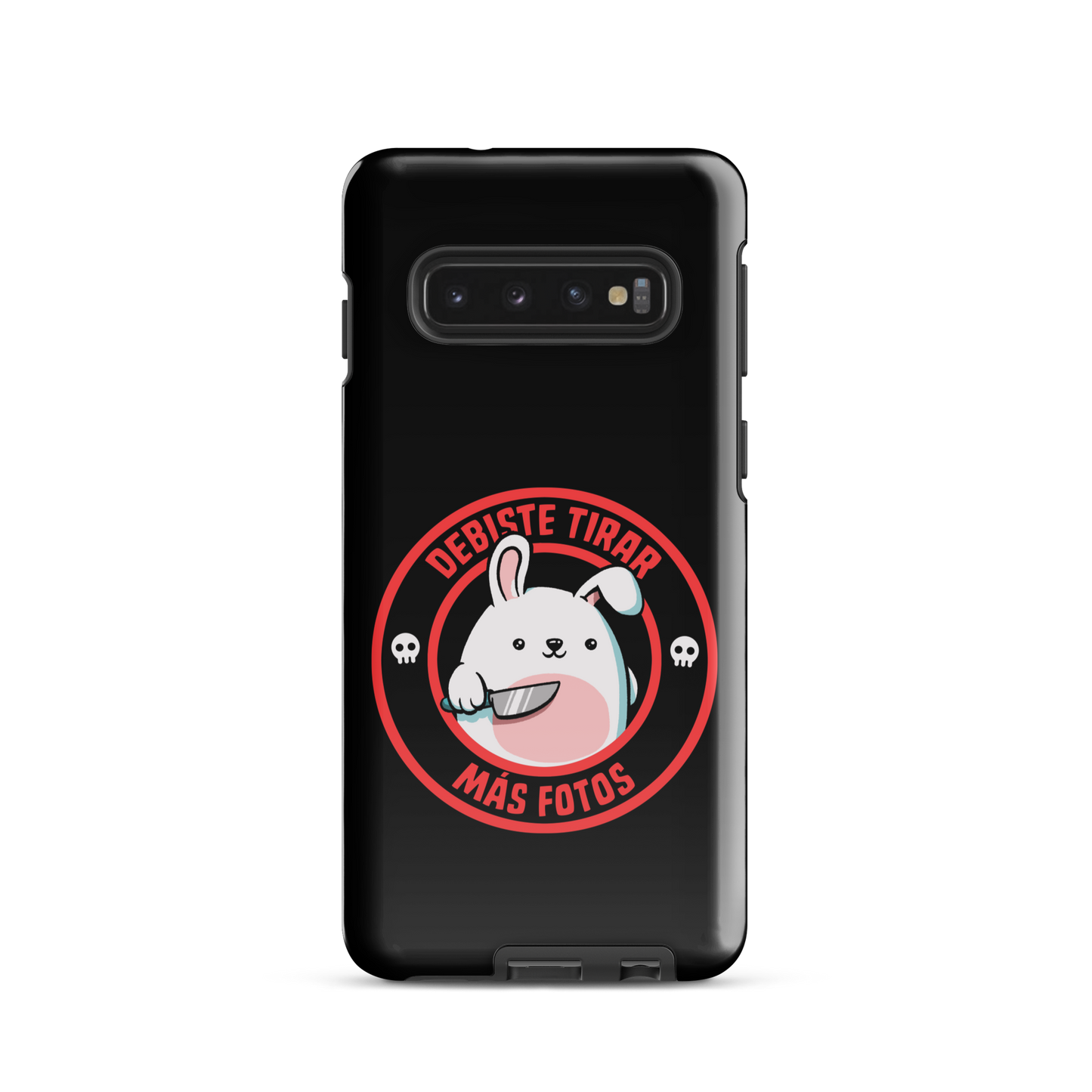 A cute white cartoon bunny with a pink belly stands holding a large kitchen knife in one paw. Surrounding the bunny is a red circular border with the words 'DEBISTE TIRAR MÁS FOTOS'. Small skull icons are on either side of the circle. The overall tone is a mix of adorable and ironic humor.