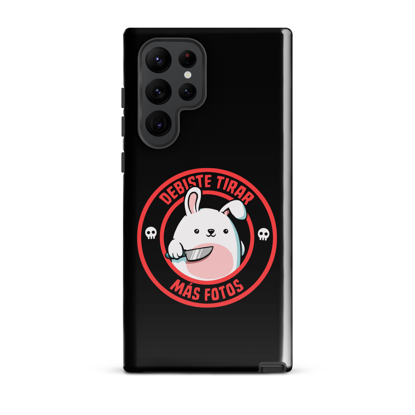 A cute white cartoon bunny with a pink belly stands holding a large kitchen knife in one paw. Surrounding the bunny is a red circular border with the words 'DEBISTE TIRAR MÁS FOTOS'. Small skull icons are on either side of the circle. The overall tone is a mix of adorable and ironic humor.