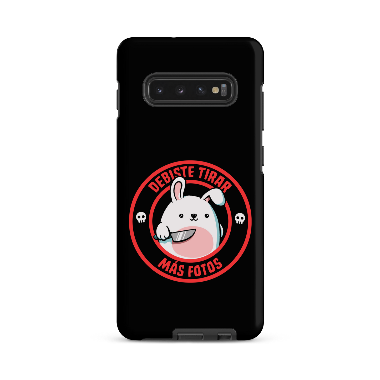 A cute white cartoon bunny with a pink belly stands holding a large kitchen knife in one paw. Surrounding the bunny is a red circular border with the words 'DEBISTE TIRAR MÁS FOTOS'. Small skull icons are on either side of the circle. The overall tone is a mix of adorable and ironic humor.