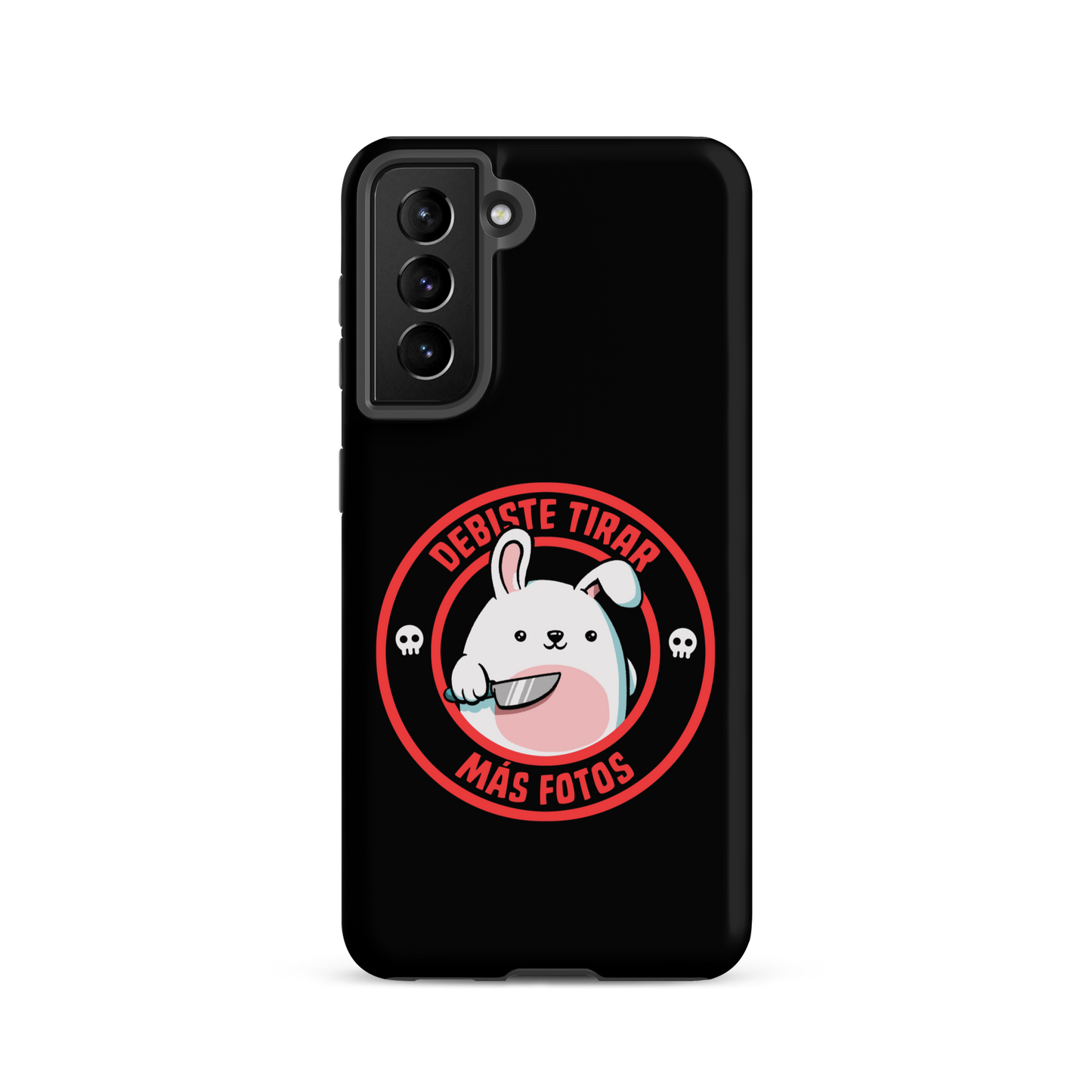 A cute white cartoon bunny with a pink belly stands holding a large kitchen knife in one paw. Surrounding the bunny is a red circular border with the words 'DEBISTE TIRAR MÁS FOTOS'. Small skull icons are on either side of the circle. The overall tone is a mix of adorable and ironic humor.