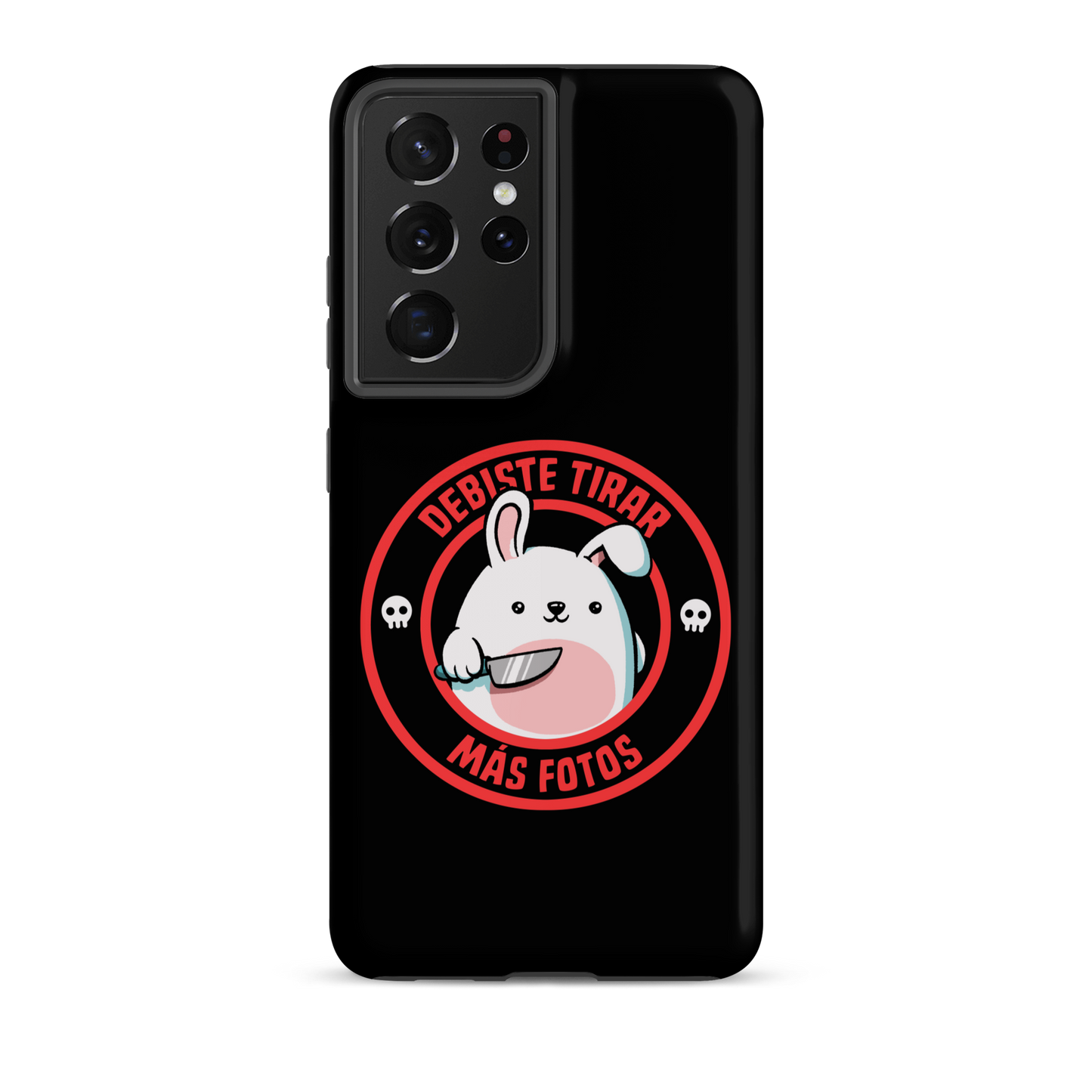 A cute white cartoon bunny with a pink belly stands holding a large kitchen knife in one paw. Surrounding the bunny is a red circular border with the words 'DEBISTE TIRAR MÁS FOTOS'. Small skull icons are on either side of the circle. The overall tone is a mix of adorable and ironic humor.