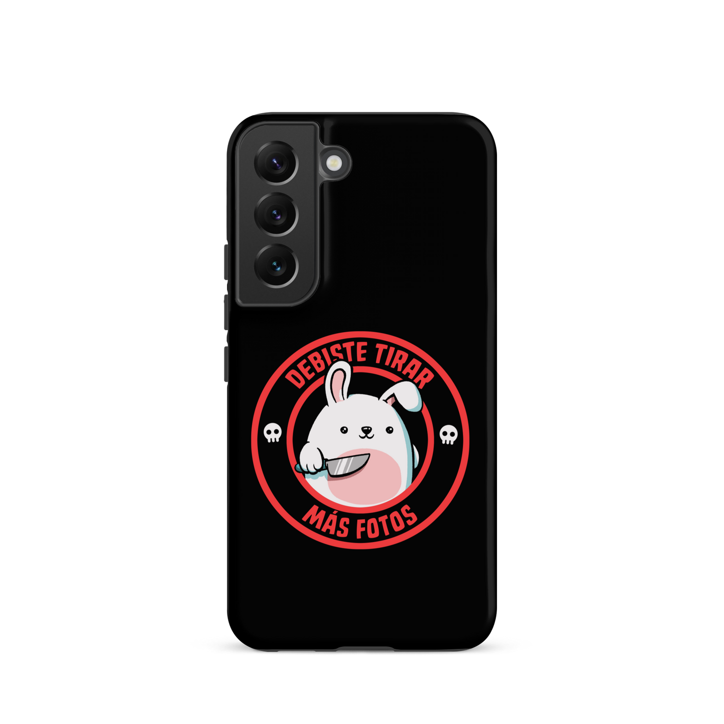 A cute white cartoon bunny with a pink belly stands holding a large kitchen knife in one paw. Surrounding the bunny is a red circular border with the words 'DEBISTE TIRAR MÁS FOTOS'. Small skull icons are on either side of the circle. The overall tone is a mix of adorable and ironic humor.