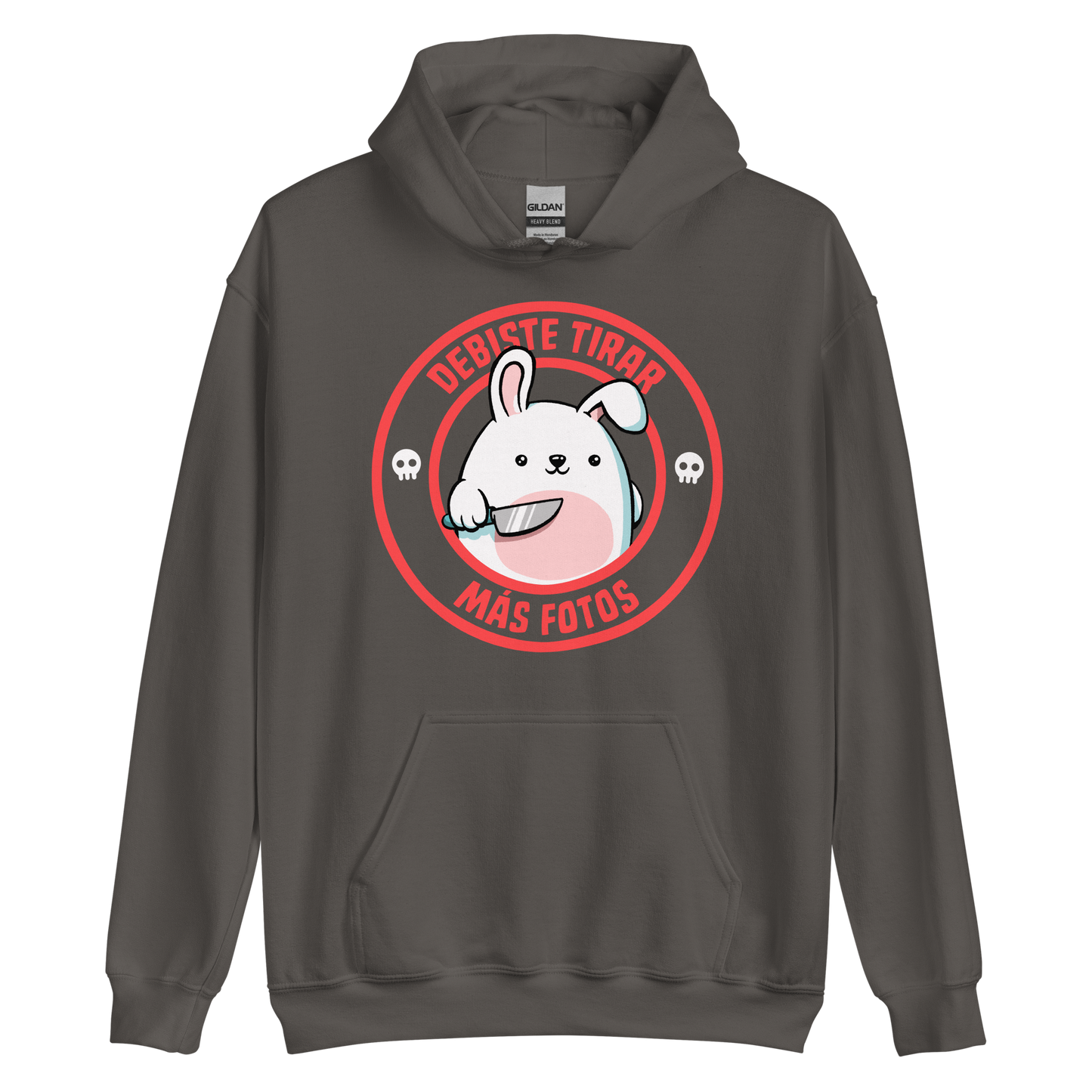 A cute white cartoon bunny with a pink belly stands holding a large kitchen knife in one paw. Surrounding the bunny is a red circular border with the words 'DEBISTE TIRAR MÁS FOTOS'. Small skull icons are on either side of the circle. The overall tone is a mix of adorable and ironic humor.