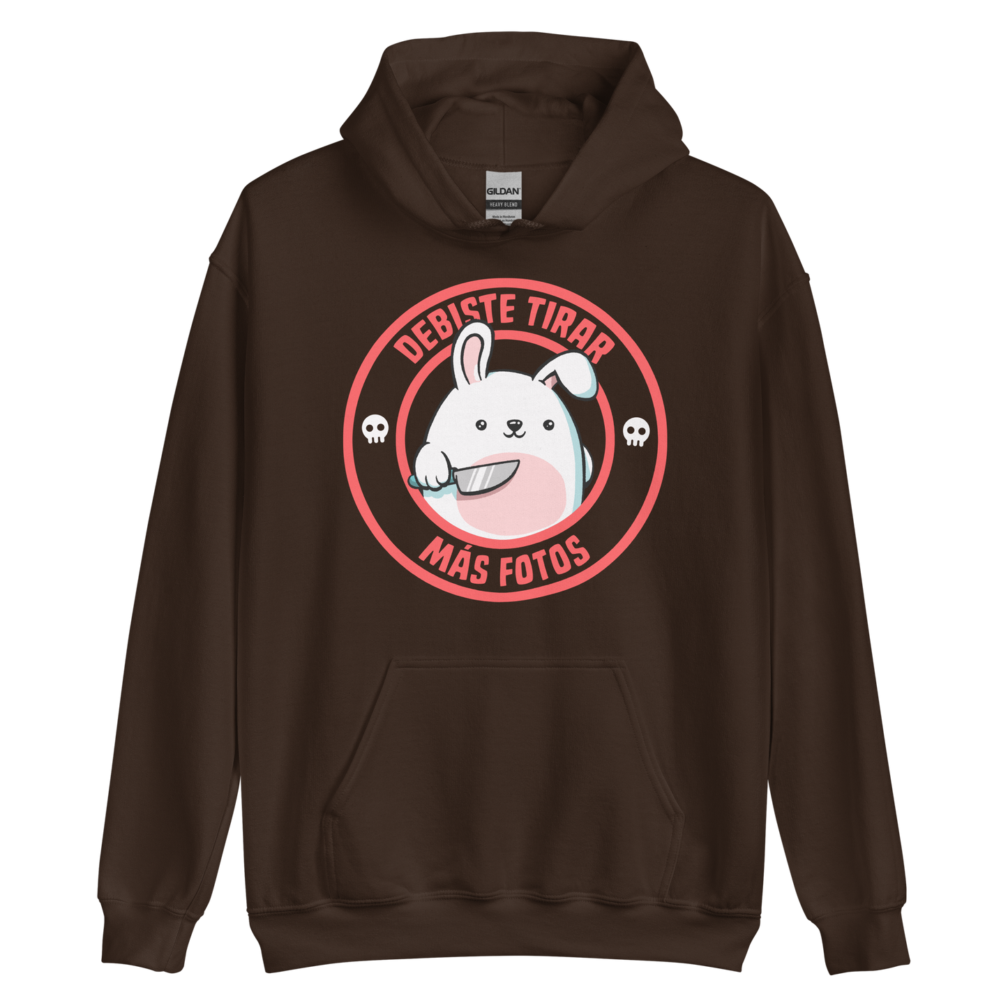 A cute white cartoon bunny with a pink belly stands holding a large kitchen knife in one paw. Surrounding the bunny is a red circular border with the words 'DEBISTE TIRAR MÁS FOTOS'. Small skull icons are on either side of the circle. The overall tone is a mix of adorable and ironic humor.