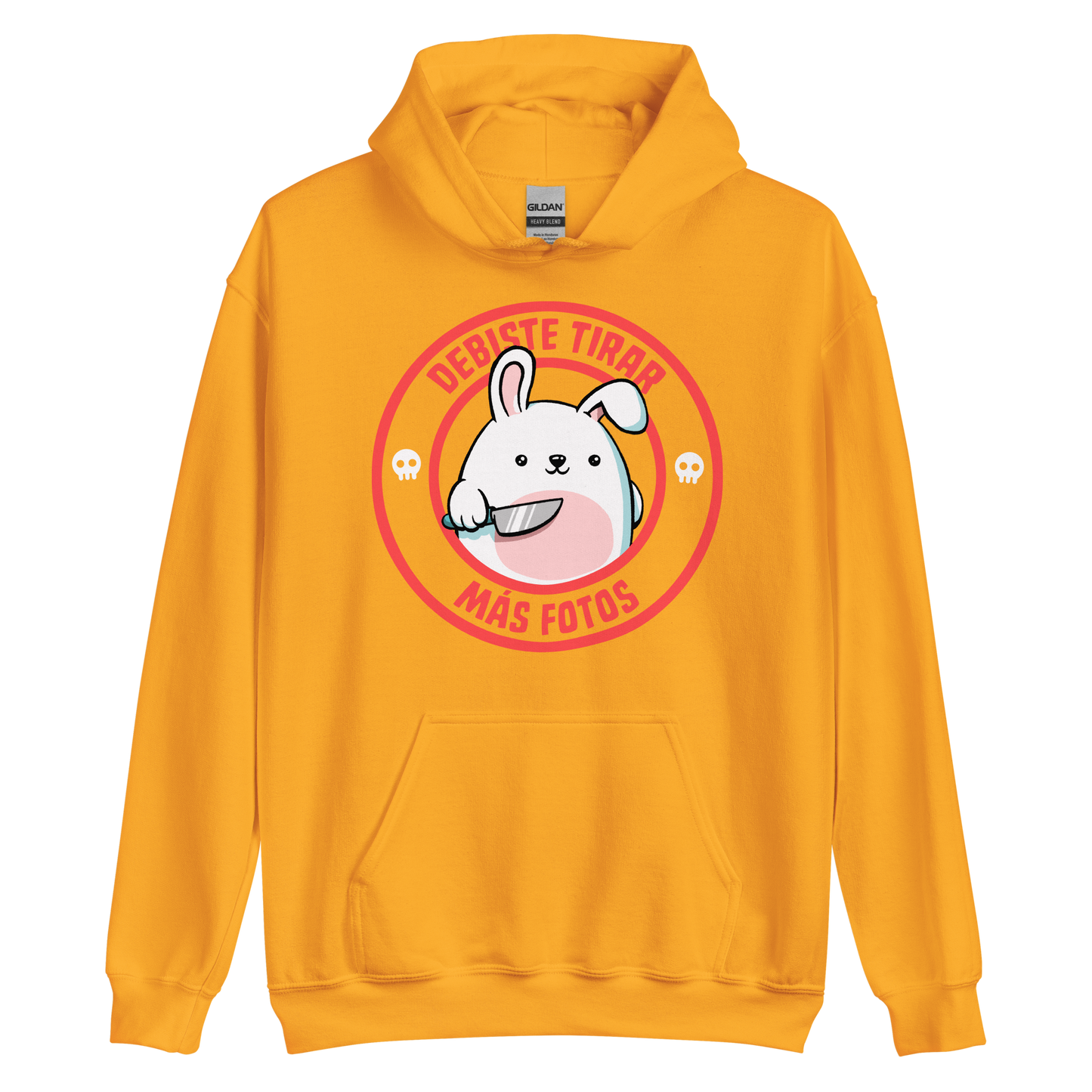 A cute white cartoon bunny with a pink belly stands holding a large kitchen knife in one paw. Surrounding the bunny is a red circular border with the words 'DEBISTE TIRAR MÁS FOTOS'. Small skull icons are on either side of the circle. The overall tone is a mix of adorable and ironic humor.