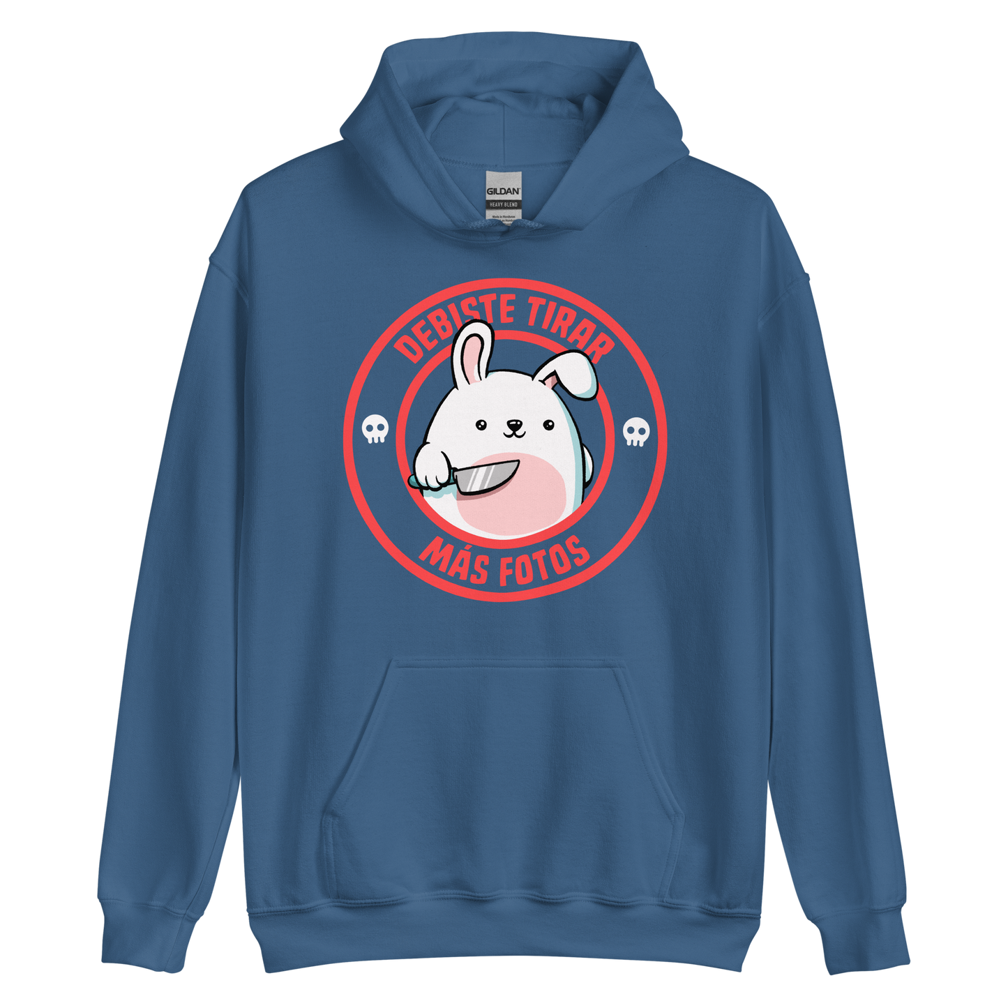 A cute white cartoon bunny with a pink belly stands holding a large kitchen knife in one paw. Surrounding the bunny is a red circular border with the words 'DEBISTE TIRAR MÁS FOTOS'. Small skull icons are on either side of the circle. The overall tone is a mix of adorable and ironic humor.
