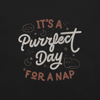 The artwork features the lettering "It's a Purrfect Day for a Nap" in a cute retro style, with a smiling cloud, stars, moons, and a relaxing kitten. This composition plays on the pun of "purrfect" and conveys all the charm of felines in their favorite moment: napping. Ideal for cat lovers, fans of funny phrases, and those who love to transform laziness into a lifestyle.