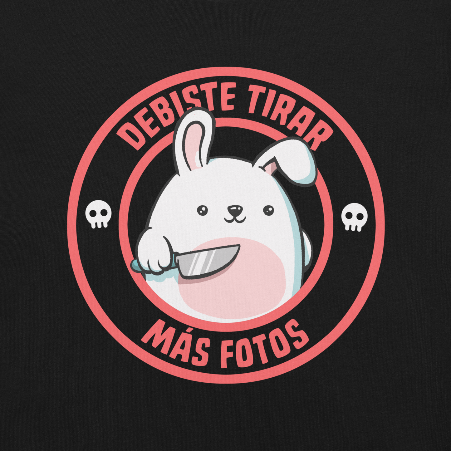 A cute white cartoon bunny with a pink belly stands holding a large kitchen knife in one paw. Surrounding the bunny is a red circular border with the words 'DEBISTE TIRAR MÁS FOTOS'. Small skull icons are on either side of the circle. The overall tone is a mix of adorable and ironic humor.