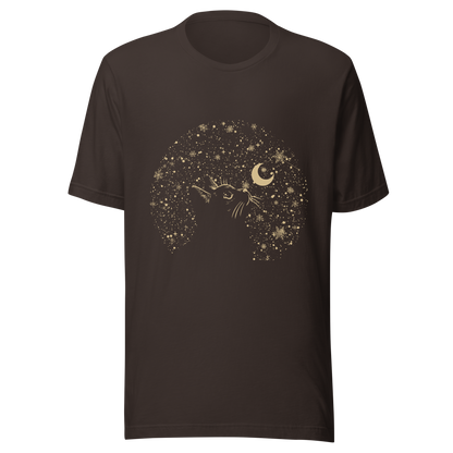 A minimalist artwork featuring a kitten in profile, gazing at the crescent moon on a quiet, moonlit night. A poetic piece, perfect for those who love cats and a slightly melancholic winter atmosphere.