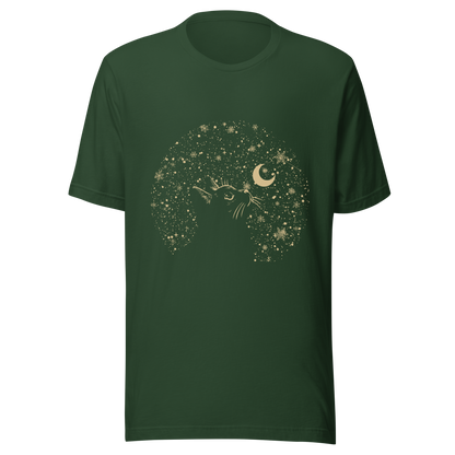 A minimalist artwork featuring a kitten in profile, gazing at the crescent moon on a quiet, moonlit night. A poetic piece, perfect for those who love cats and a slightly melancholic winter atmosphere.
