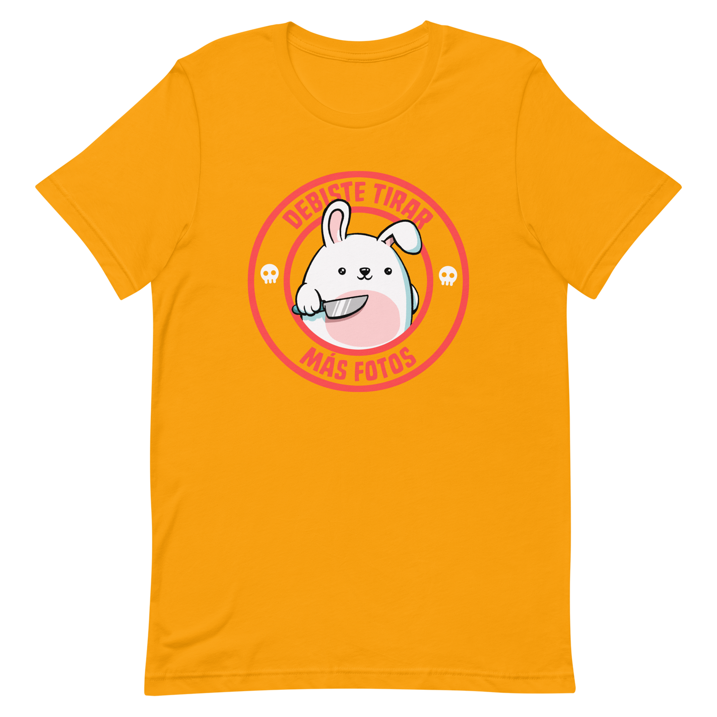 A cute white cartoon bunny with a pink belly stands holding a large kitchen knife in one paw. Surrounding the bunny is a red circular border with the words 'DEBISTE TIRAR MÁS FOTOS'. Small skull icons are on either side of the circle. The overall tone is a mix of adorable and ironic humor.