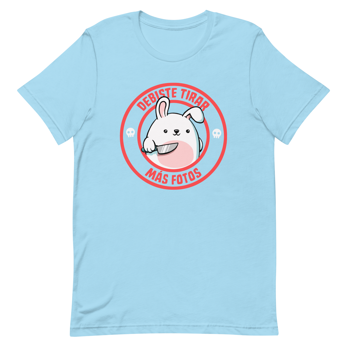 A cute white cartoon bunny with a pink belly stands holding a large kitchen knife in one paw. Surrounding the bunny is a red circular border with the words 'DEBISTE TIRAR MÁS FOTOS'. Small skull icons are on either side of the circle. The overall tone is a mix of adorable and ironic humor.