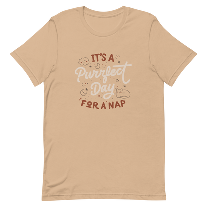 The artwork features the lettering "It's a Purrfect Day for a Nap" in a cute retro style, with a smiling cloud, stars, moons, and a relaxing kitten. This composition plays on the pun of "purrfect" and conveys all the charm of felines in their favorite moment: napping. Ideal for cat lovers, fans of funny phrases, and those who love to transform laziness into a lifestyle.