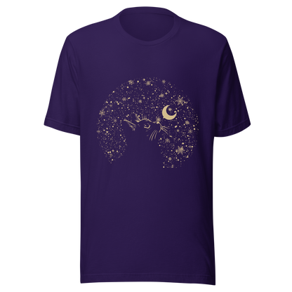 A minimalist artwork featuring a kitten in profile, gazing at the crescent moon on a quiet, moonlit night. A poetic piece, perfect for those who love cats and a slightly melancholic winter atmosphere.
